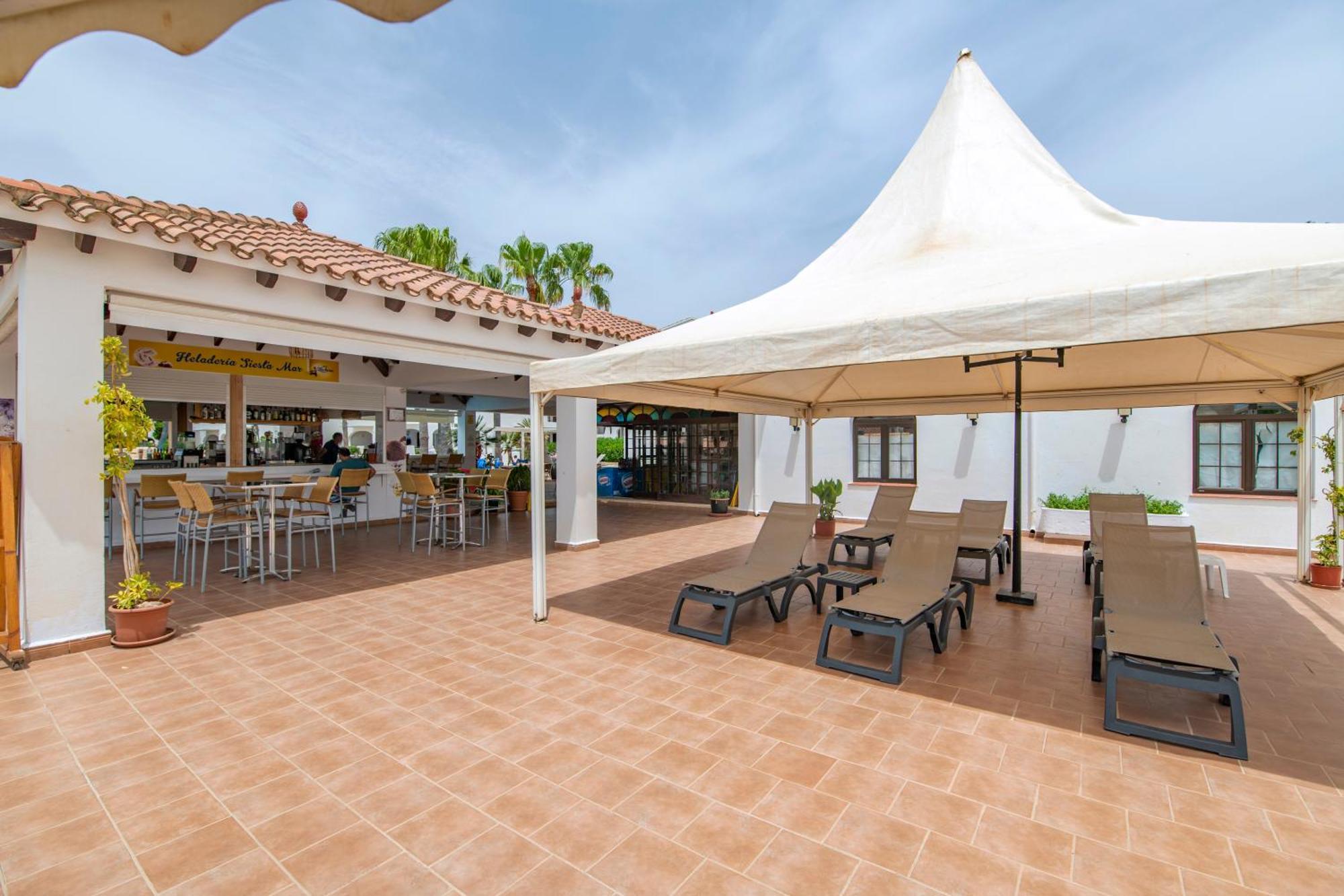 Siesta Mar One Bedroom Apartments Cala En Porter  Екстер'єр фото